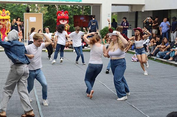 香港李宝椿联合世界书院_8