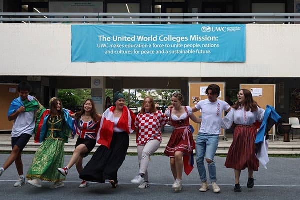 香港李宝椿联合世界书院_13