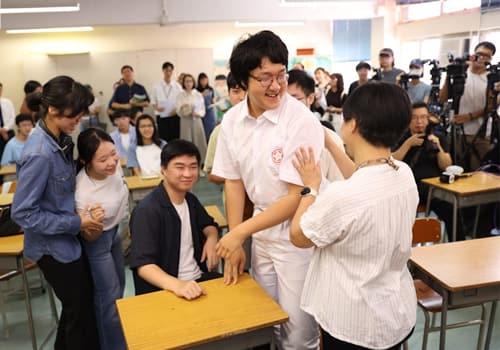 DSE放榜｜妇女会中学诞生超级状元 王海博3岁移居香港 立志留港攻读医学