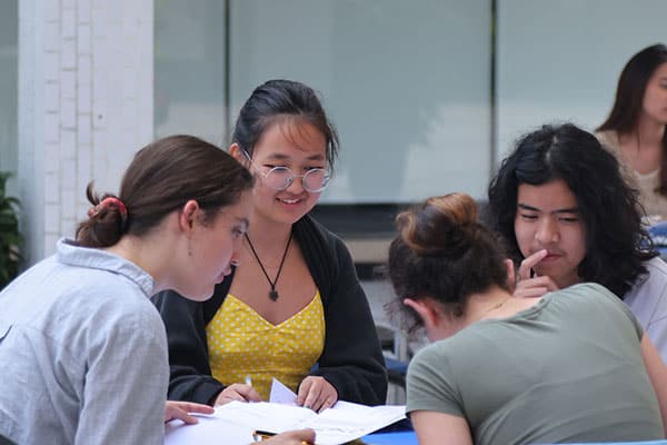 香港李宝椿联合世界书院_6