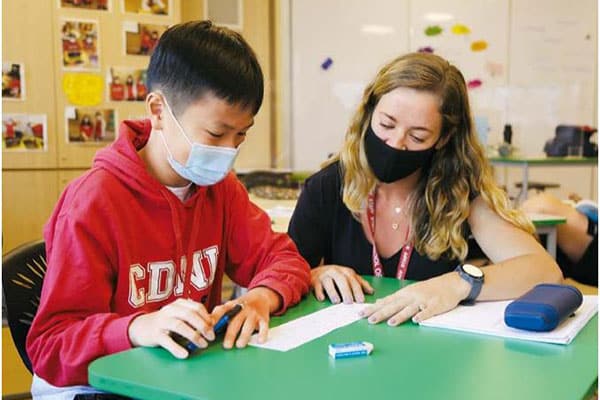 加拿大国际学校_20